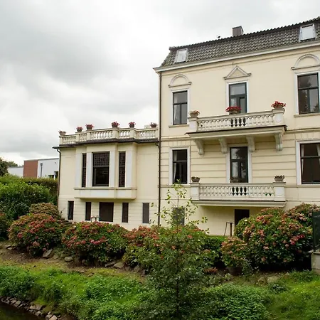 Worker City Villa Goch - 3 Bedrooms - 8 Single Beds * Goch