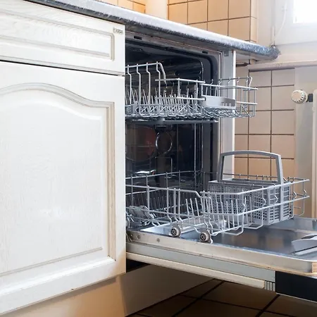 Worker City Villa Goch - 3 Bedrooms - 8 Single Beds Apartament