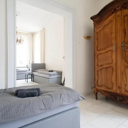Worker City Villa Goch - 3 Bedrooms - 8 Single Beds *